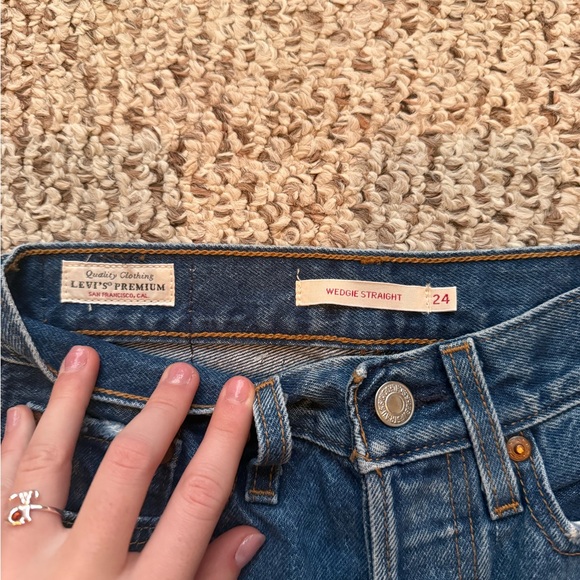 levi's wedgie straight jeans. never worn. size 24 - Picture 2 of 3